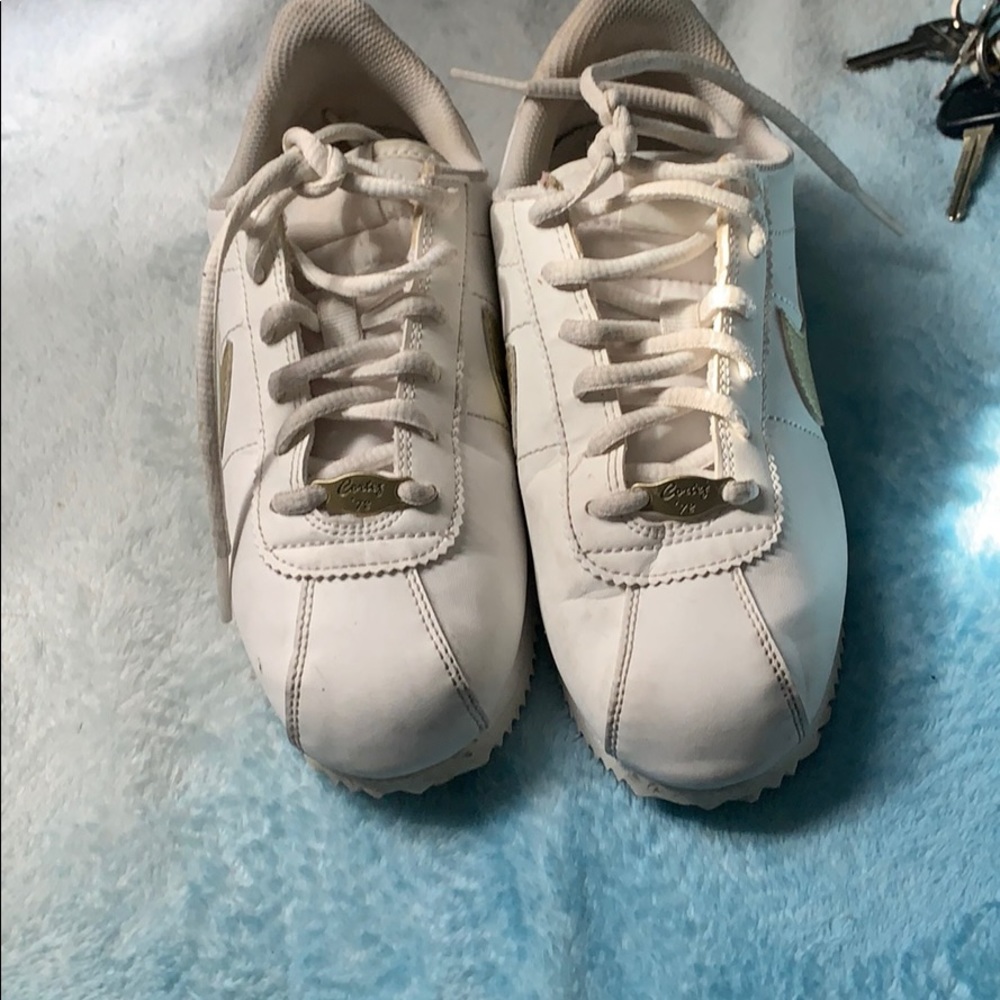Girls white and gold Nike